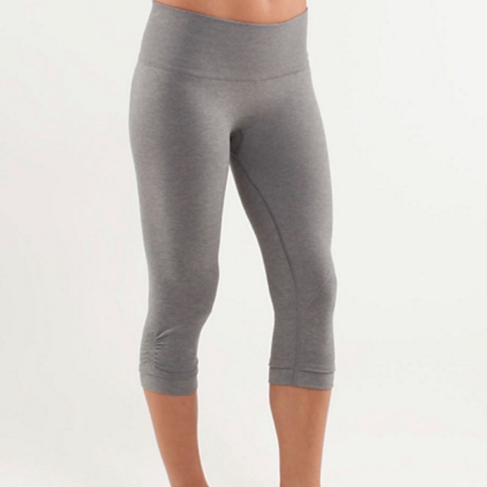 Lulu in the flow high waist crop legging GUC